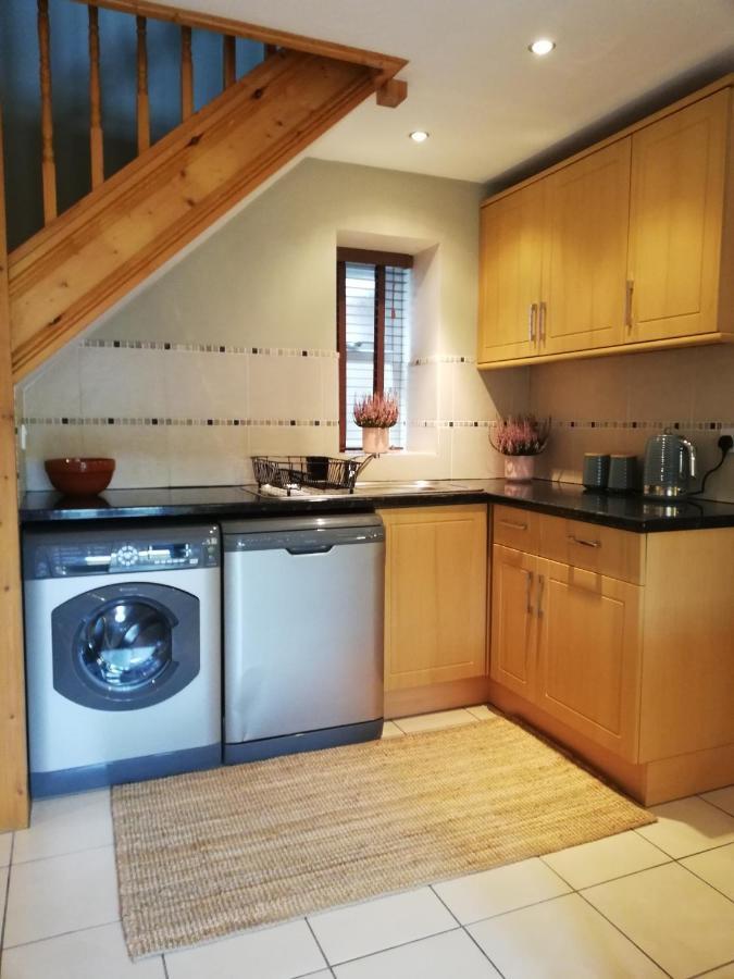 6 Beili Priory Apartment Abergavenny Exterior foto
